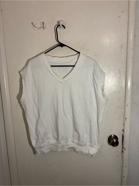 Daily Drills White V-Neck Sleeveless Sweatshirt